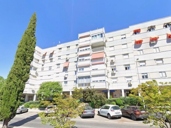 Piso en venta en Madrid Calle Valmojado,  zona Aluche: 3 hab, Garaje Directo, Trastero y Vistas al Parque