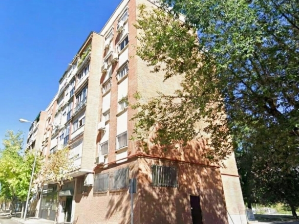 Venta piso en Aluche, Madrid 68 m2, 3 habitaciones Vivienda en su estado original