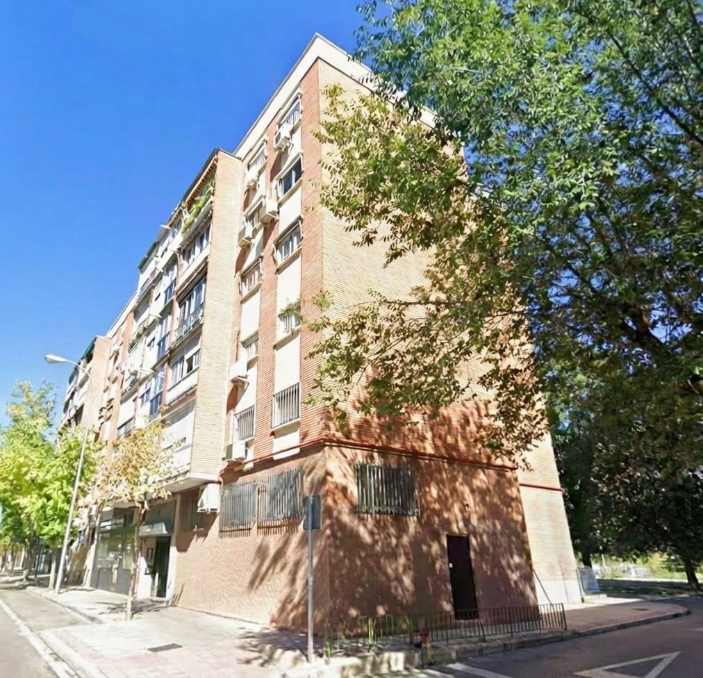 Venta piso en Aluche, Madrid 68 m2, 3 habitaciones Vivienda en su estado original